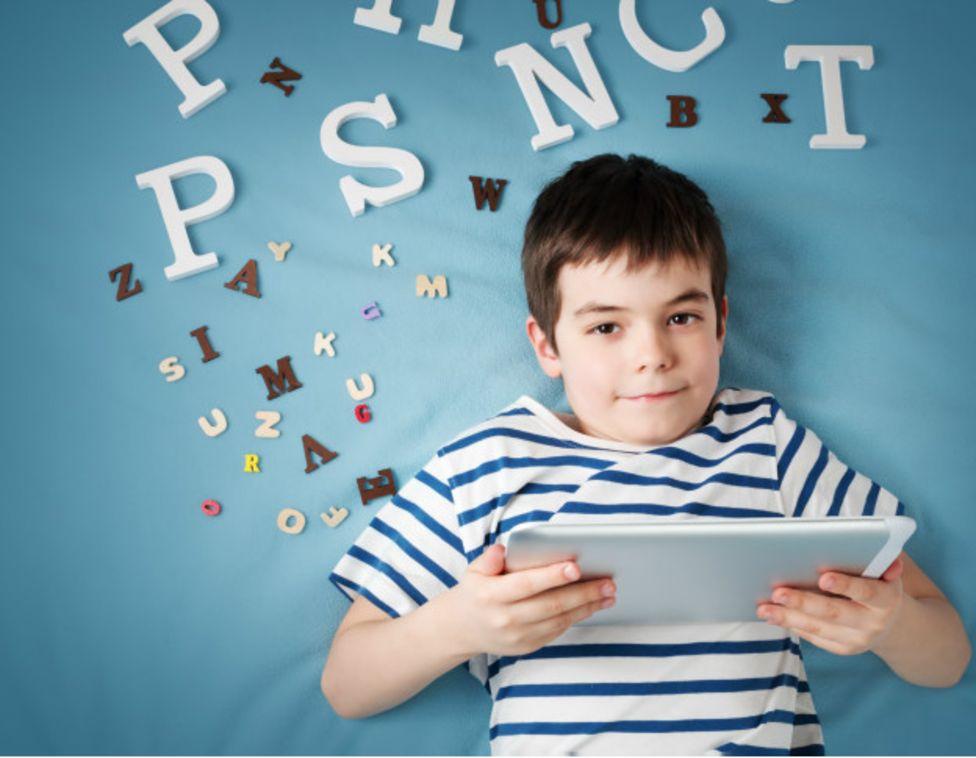 ¿Guglear? ¿Wasapear? Las palabras tecnológicas que están bien dichas en castellano