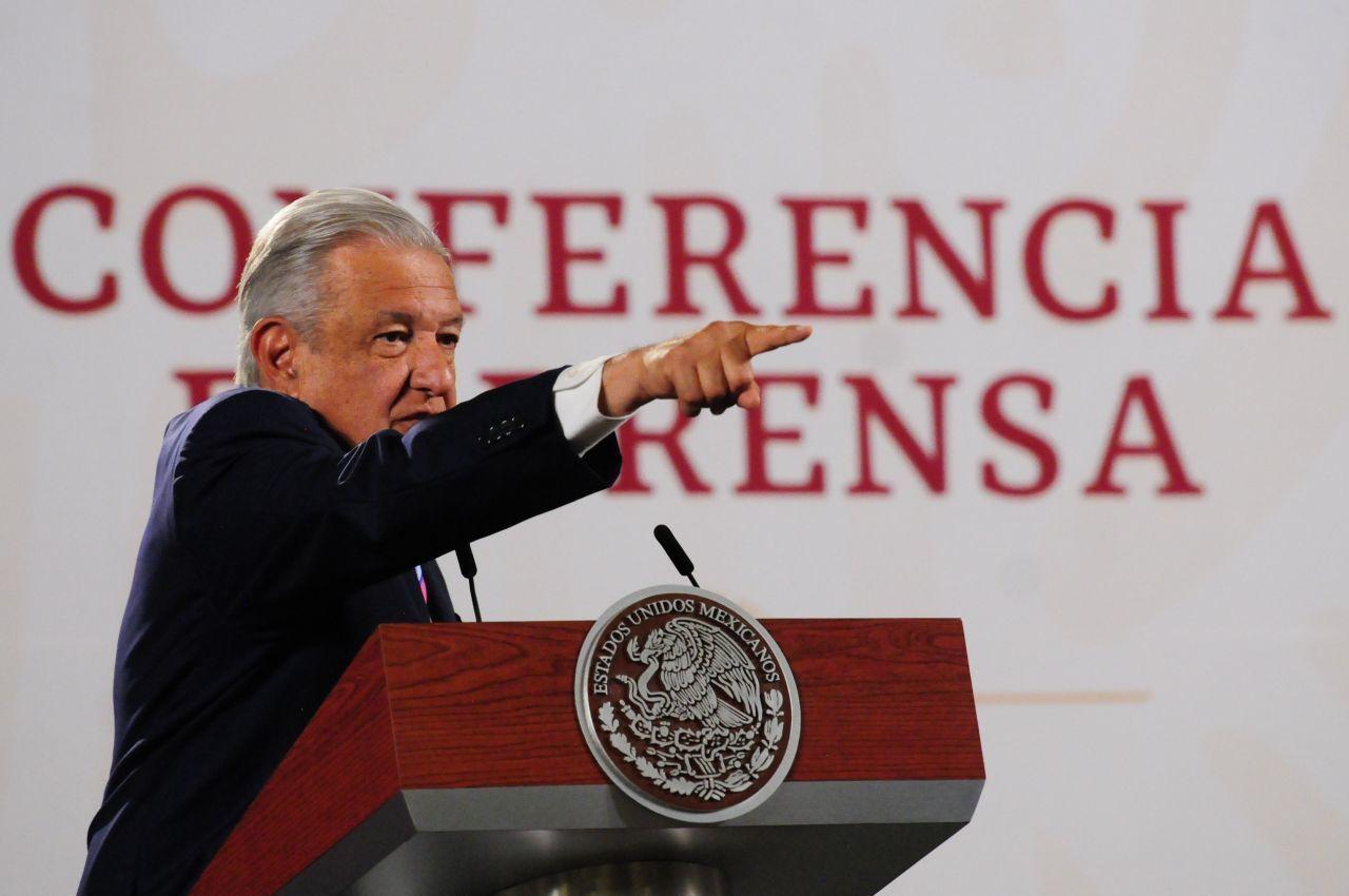 “Que no vengan con que la ley es la ley”: AMLO califica como abogados patronales a ministros de la Corte