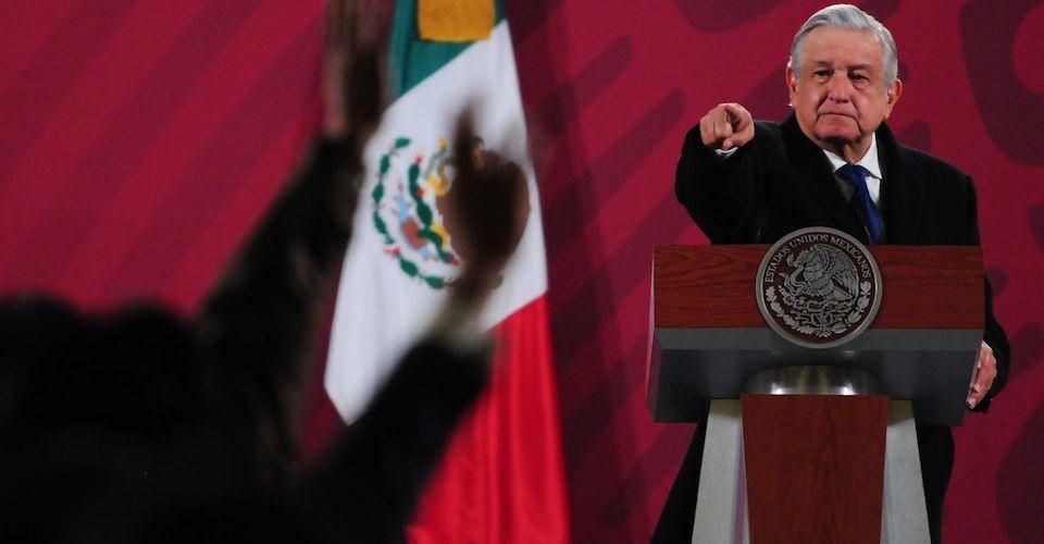 AMLO no podrá hablar de candidaturas, partidos ni encuestas: INE emite medidas para las mañaneras