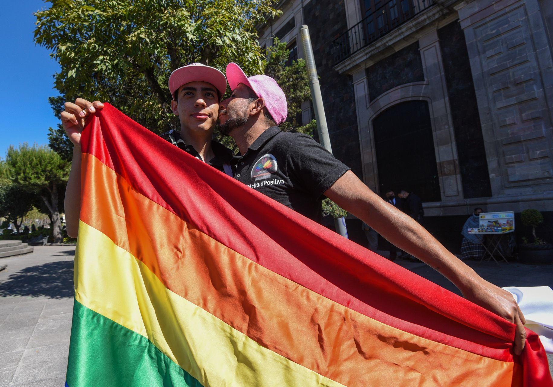Congreso de Edomex avala en comisiones el matrimonio igualitario