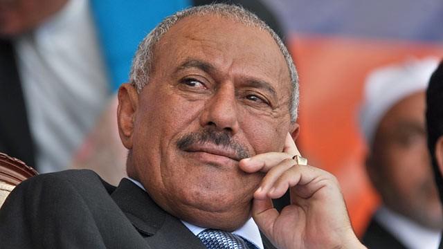 Firma Presidente yemení traspaso del poder