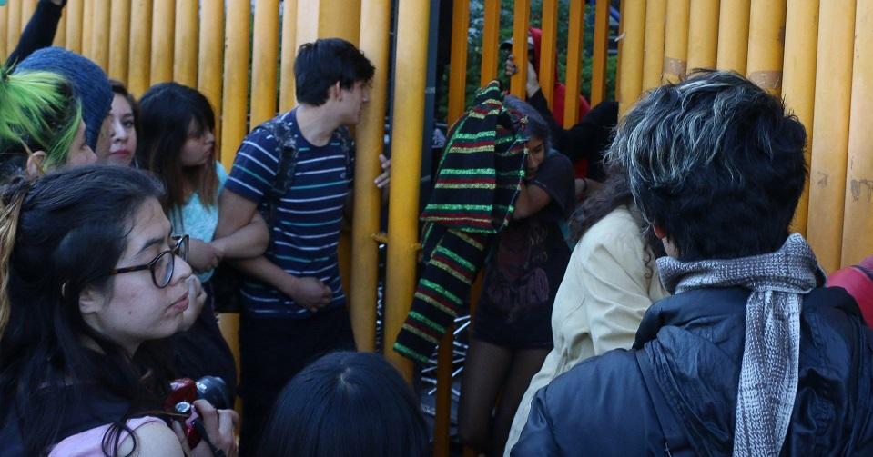 Desalojan a estudiantes de Prepa 5 por amenaza de bomba
