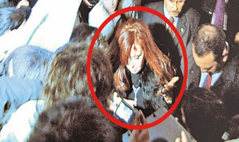 Golpe y susto para Cristina Fernández de Kirchner