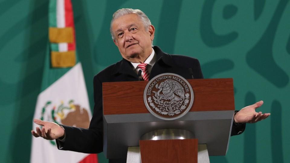 ‘¿Cómo no les va a alcanzar?’; INE tiene recursos suficientes para revocación de mandato: AMLO