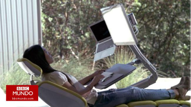 Trabajar acostado, el escritorio que puede cambiar nuestra vida en la oficina