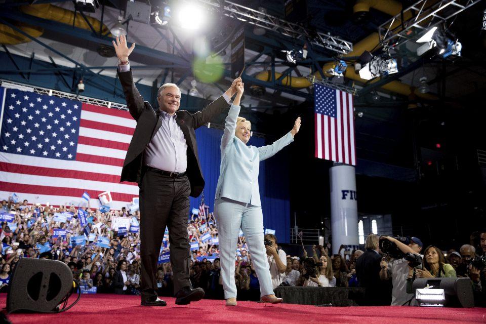 Kaine habla en español y promete reforma migratoria en su primer evento con Hillary Clinton