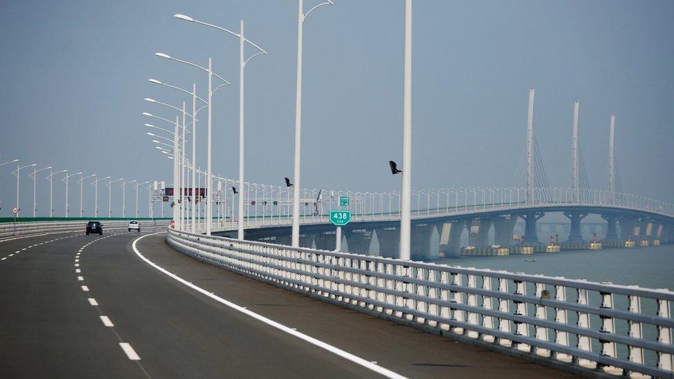 Cómo es y por qué causa polémica el puente Hong Kong-Zuhai-Macao, el proyecto chino de US$20.000 millones considerado el viaducto marítimo más largo del mundo