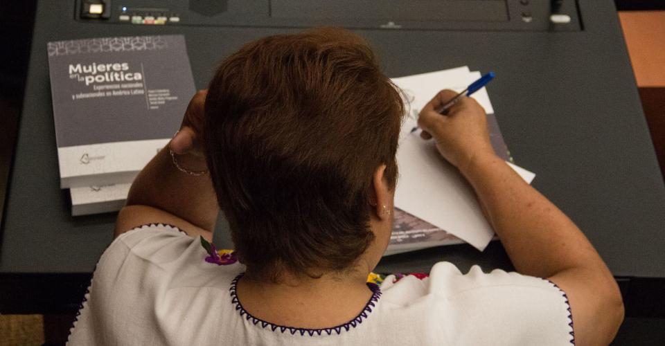 Mujeres en política local: dirigen solo 24% de organismos estatales y 30% de municipales