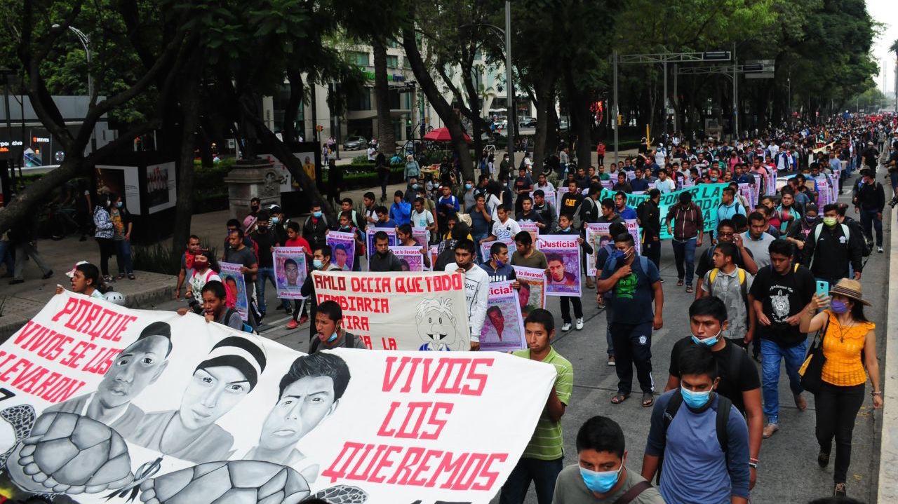 7 años del caso Ayotzinapa: marchan y realizan homenajes a normalistas en varias ciudades