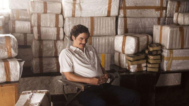 Narcos: la provocadora felicitación navideña de Escobar y Netflix que causa polémica en España