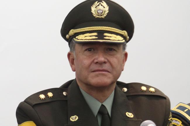 General Naranjo negociará con las FARC