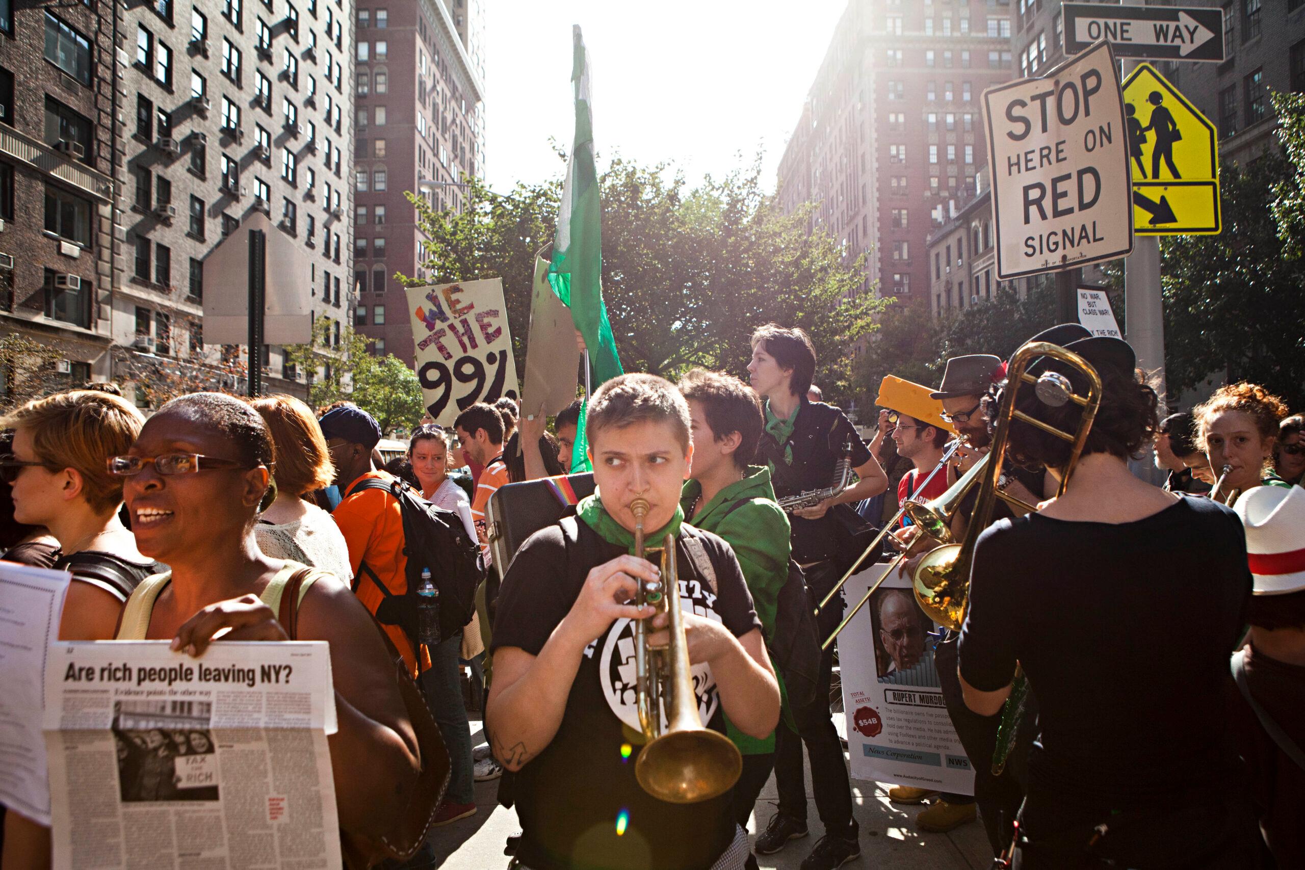 Protesta “Ocupa Wall Street” frente a casas de multimillonarios en NY