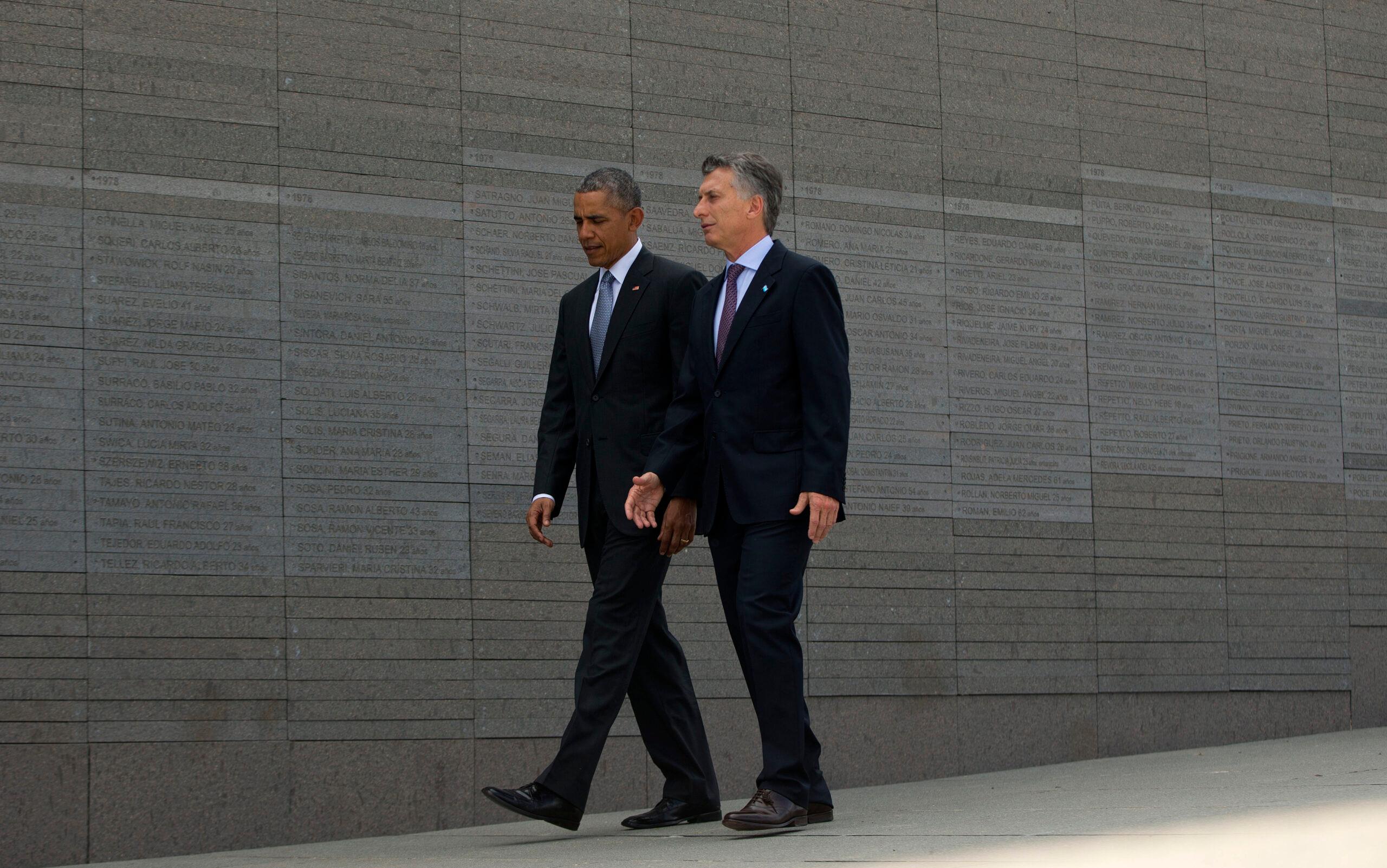 Tardamos en defender derechos humanos en los días oscuros de la dictadura argentina: Obama