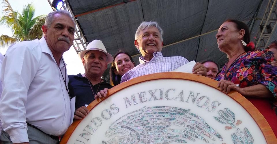 AMLO justifica su declaración sobre la bancarrota del país, pero sostiene que hay una crisis