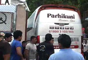 Ya son cinco los autobuses liberados por normalistas de Tiripetío, Michoacán
