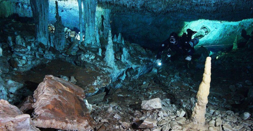Hallan minas de ocre en cuevas subacuáticas de Yucatán; podrían ser las más antiguas de América