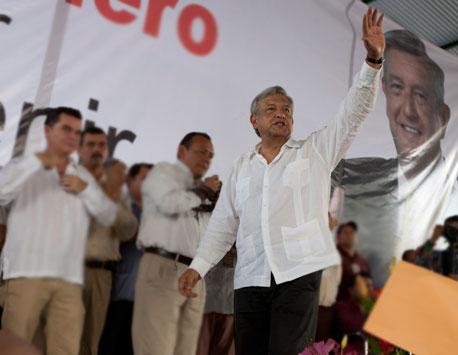 AMLO acepta no salir en spots, para no caer en “necedades”