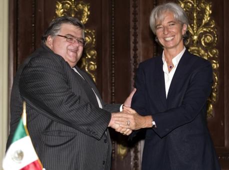 Carstens y Lagarde, los <i>gallos oficiales</i> para el FMI