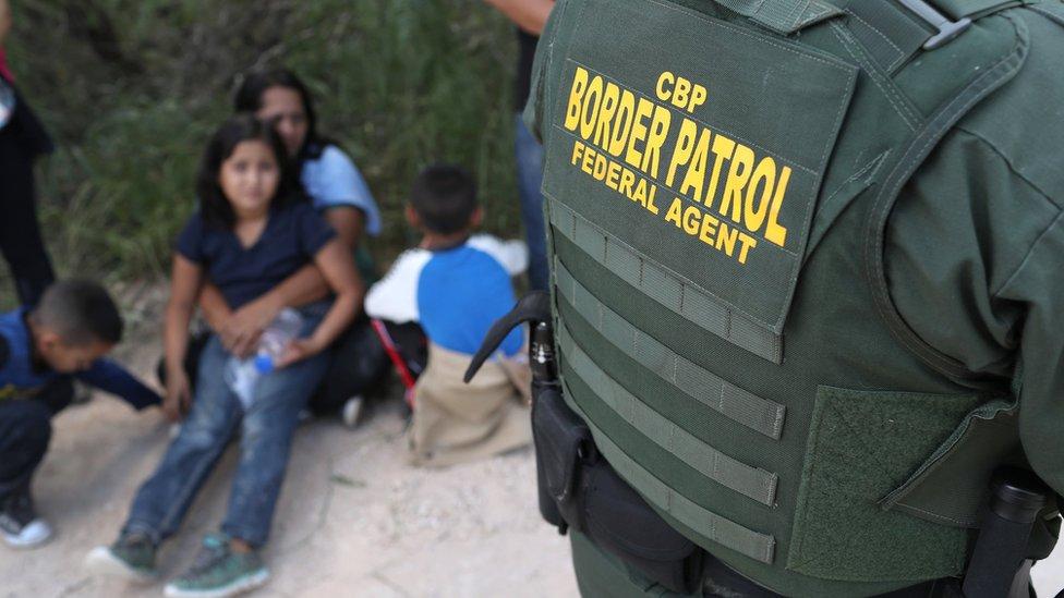 La controversia por la cita de la Biblia con la que el fiscal de EE.UU. justifica separar a los inmigrantes indocumentados de sus hijos