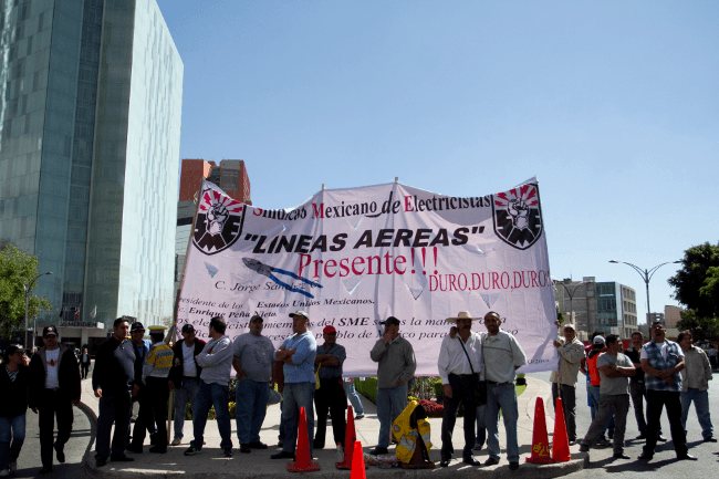 SME protesta en Segob; amagan con marcha a Los Pinos