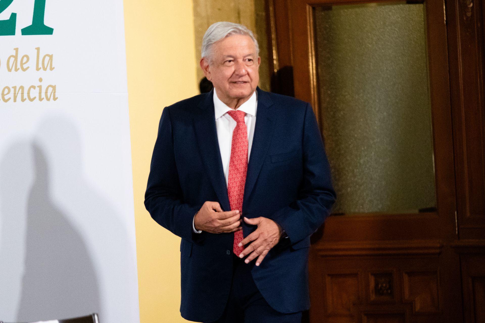 AMLO acuerda con empresarios aumentar inversión; descarta aumentar impuestos