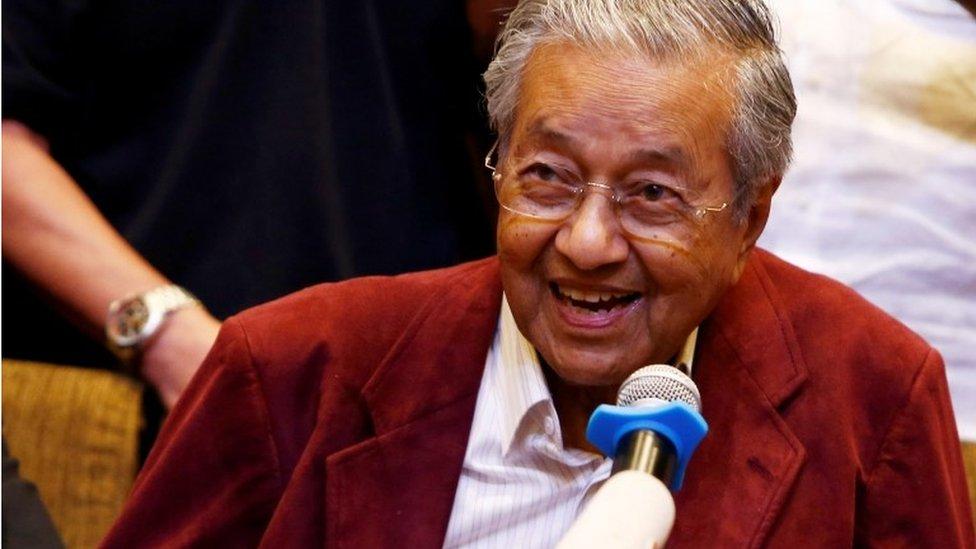 La increíble historia de Mahathir Mohamad, el hombre que a los 92 años se puede convertir en el primer ministro más viejo del mundo