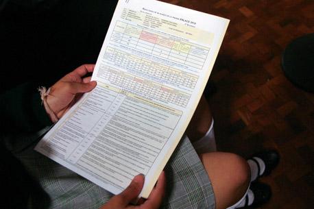CNTE y alumnos se enfrentan en secundaria por prueba ENLACE