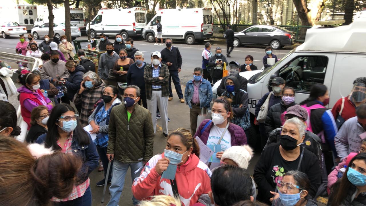 Pacientes con cáncer denuncian espera de hasta 2 horas para su quimio en el ISSSTE