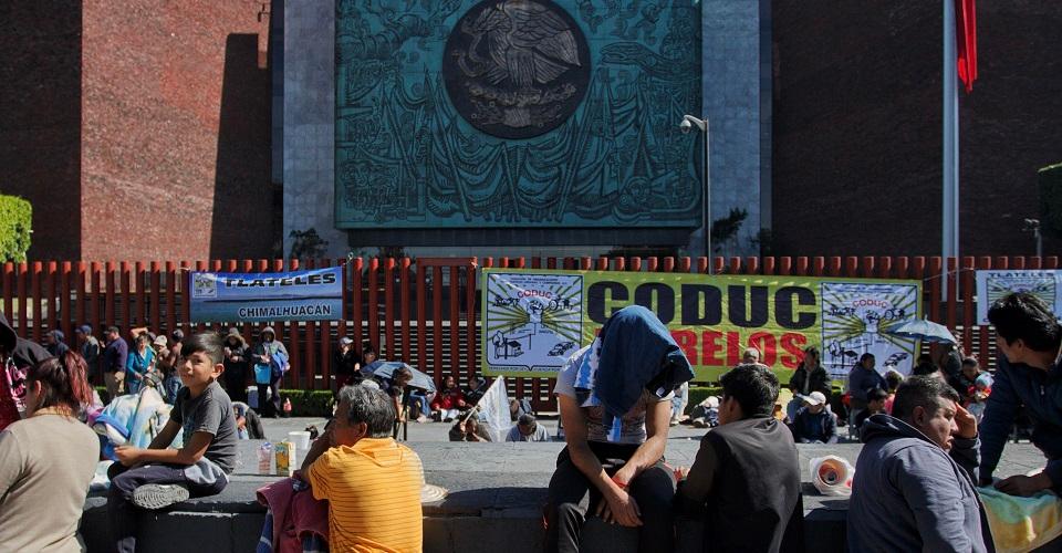 Campesinos bloquean accesos de la Cámara de Diputados en protesta por recortes