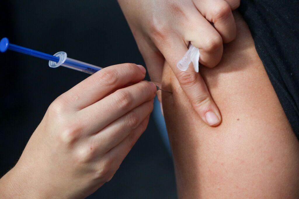 Auditoría señala deficiencias de Salud e Insabi en distribución de vacunas COVID