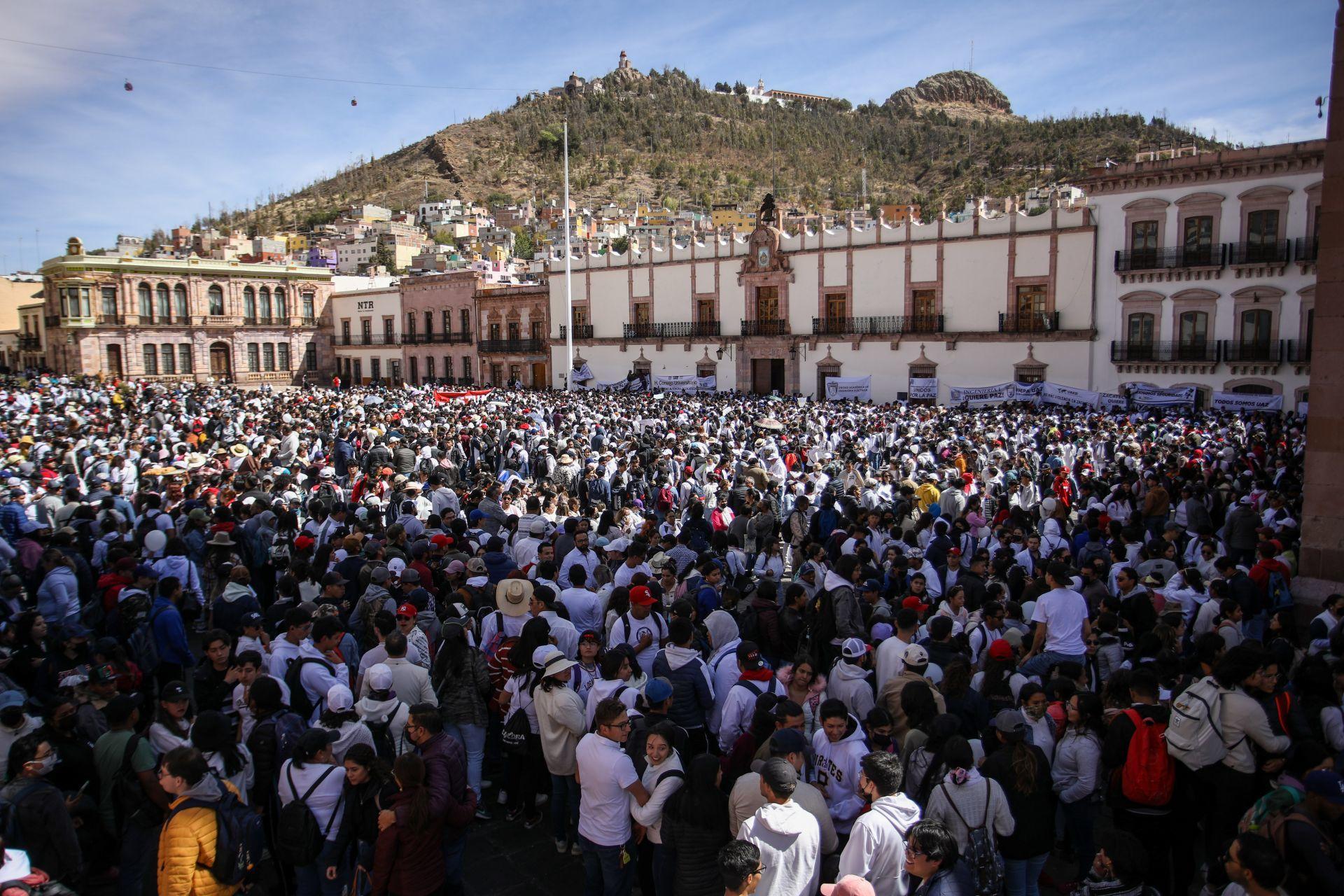 ¡Yo quiero estudiar, no quiero morir! Estudiantes de la Universidad Autónoma de Zacatecas exigen alto a la violencia en el estado