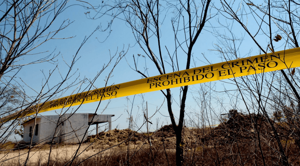 En Ziracuaretiro, Michoacán, encuentran los restos de 10 personas en una fosa clandestina
