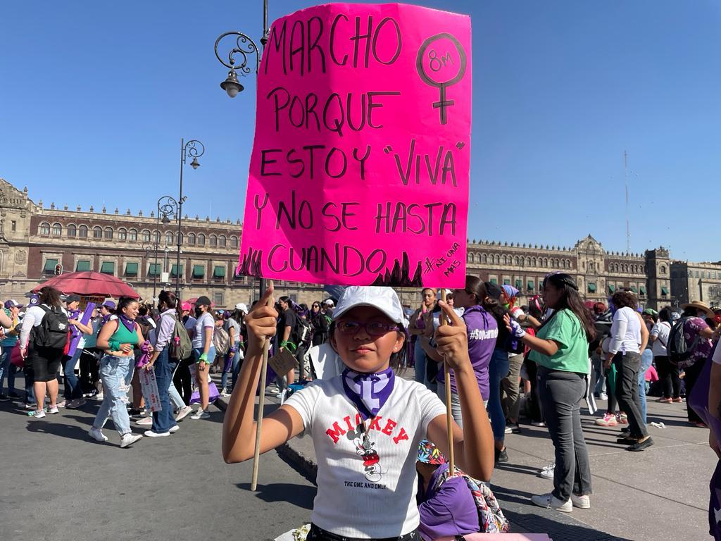 “¡Las niñas no se tocan!”: Madres e infancias del #8M marchan por un futuro seguro y sin violencia