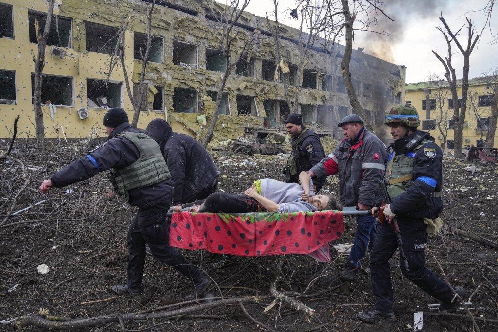 Embajada de Rusia en México negó un bombardeo que sí ocurrió en hospital de maternidad en Mariupol 