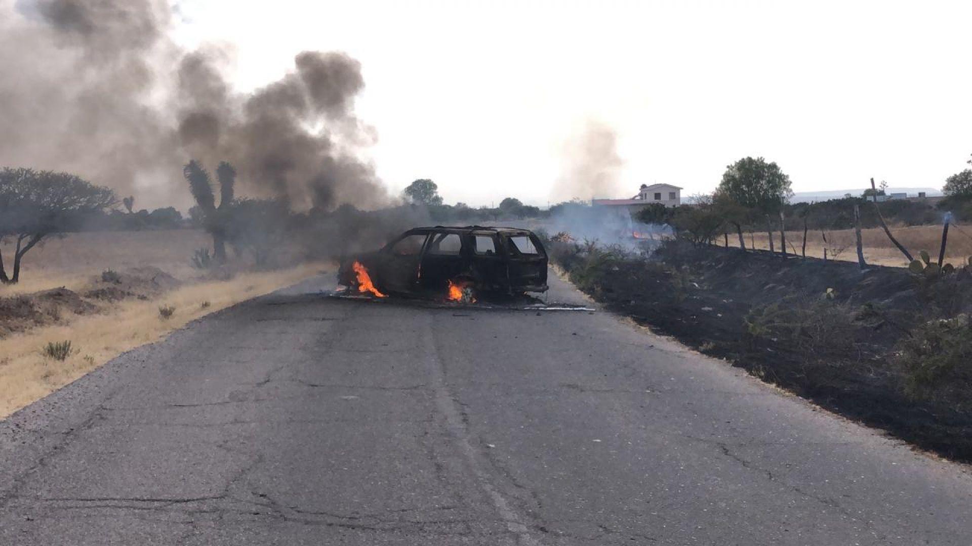 En Teocaltiche, Jalisco, se registran enfrentamientos, bloqueos y vehículos incendiados; hay un muerto