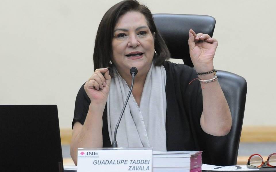 La nueva presidenta del INE se baja el sueldo; ahora gana 556 pesos menos que AMLO