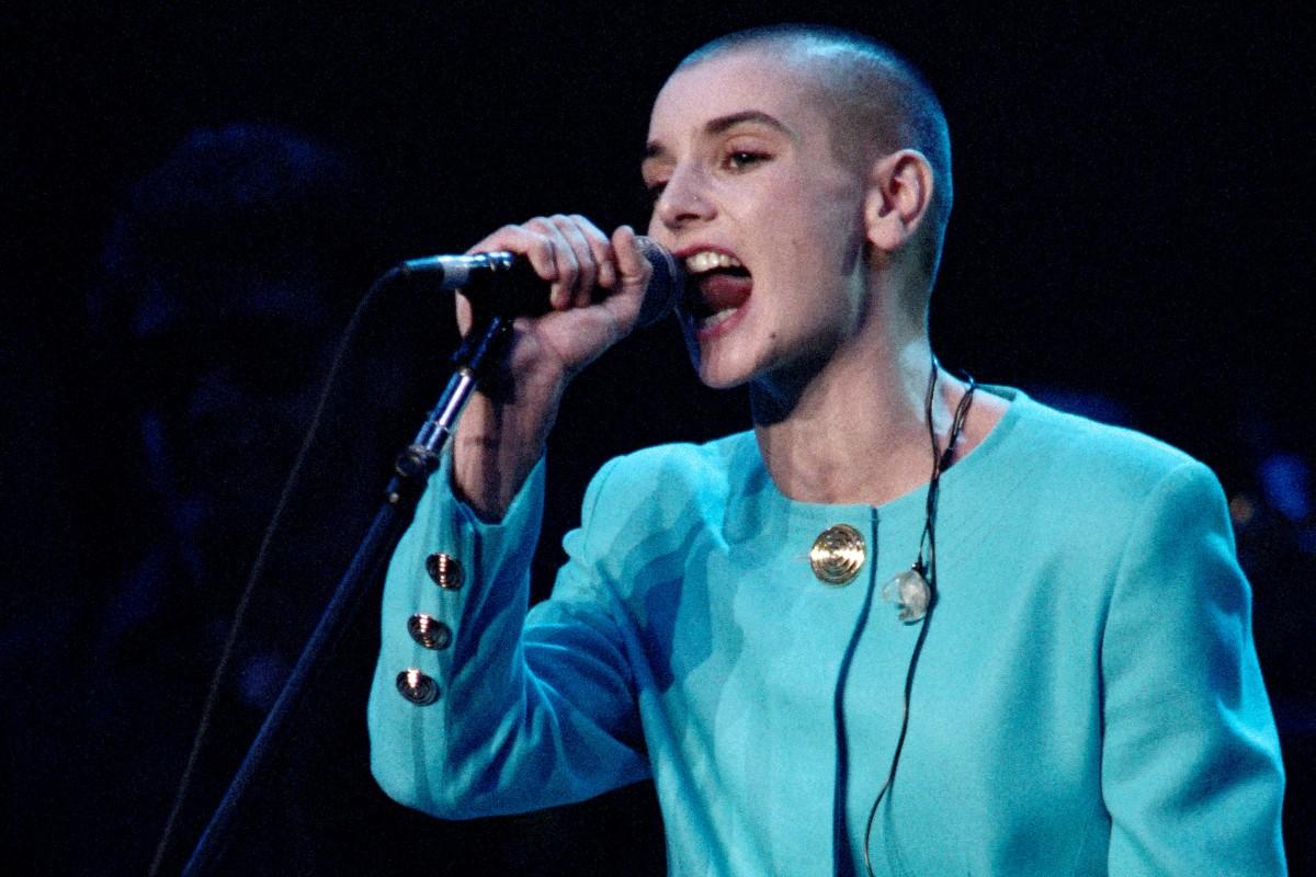 Canciones poderosas y críticas enérgicas: adiós a la cantante Sinéad O’Connor
