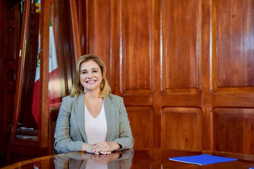 Gobernadora de Chihuahua pide donar libros de texto de años pasados para el próximo ciclo escolar