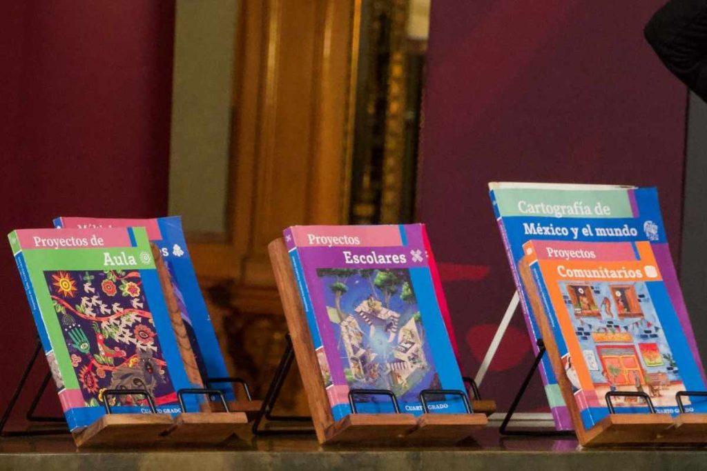 SEP y autoridades educativas de 31 estados llegan a un acuerdo para distribuir los libros de texto 