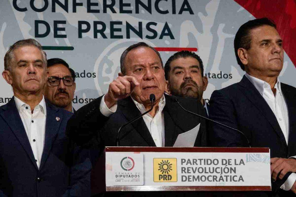 PRD asegura que se mantiene en el Frente Amplio por México