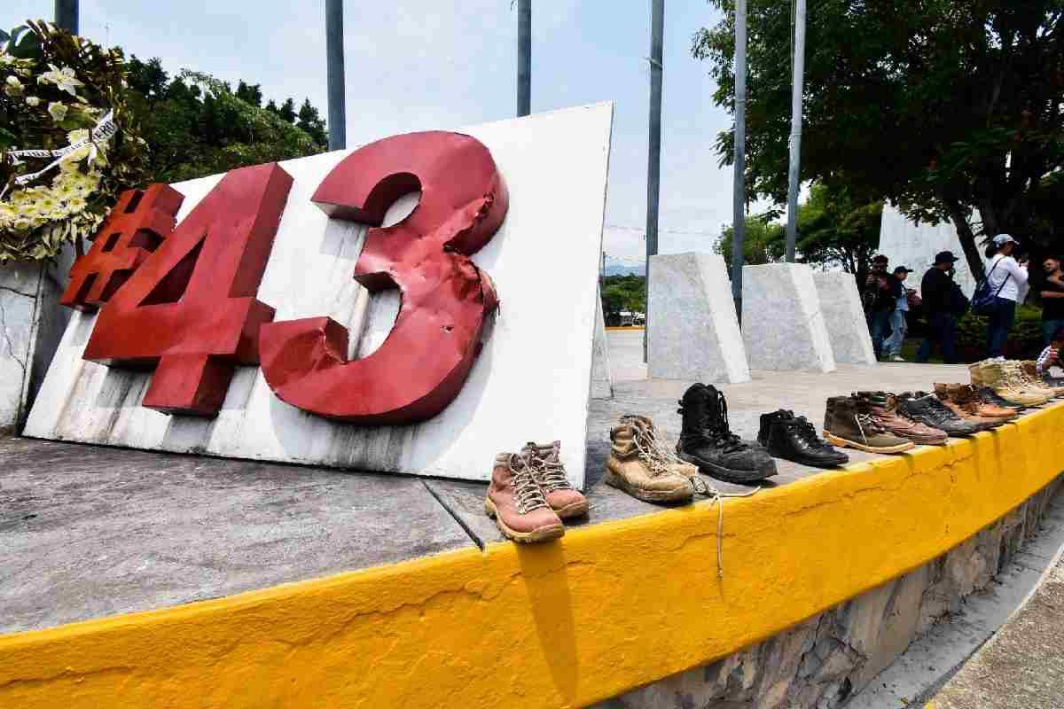 Miles de mensajes inéditos confirman ayuda de autoridades al cártel en la desaparición de los 43 normalistas de Ayotzinapa: NYT