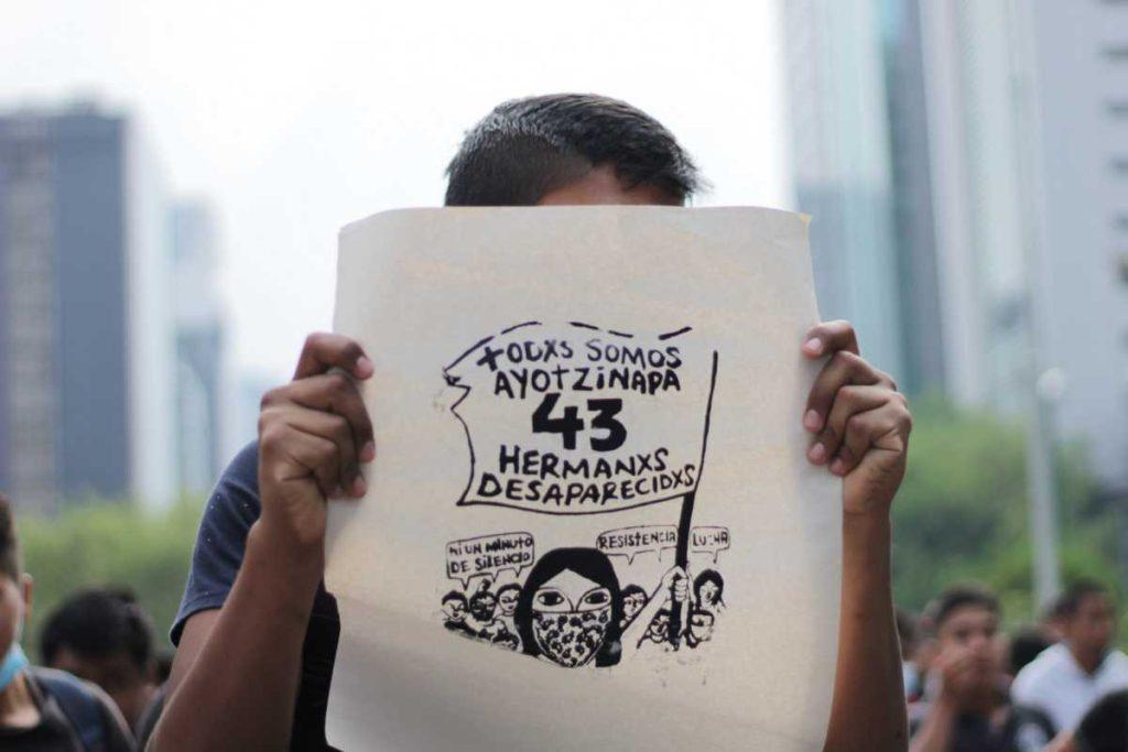 “El gobierno dinamitó la investigación del caso Ayotzinapa”: denuncia exfiscal