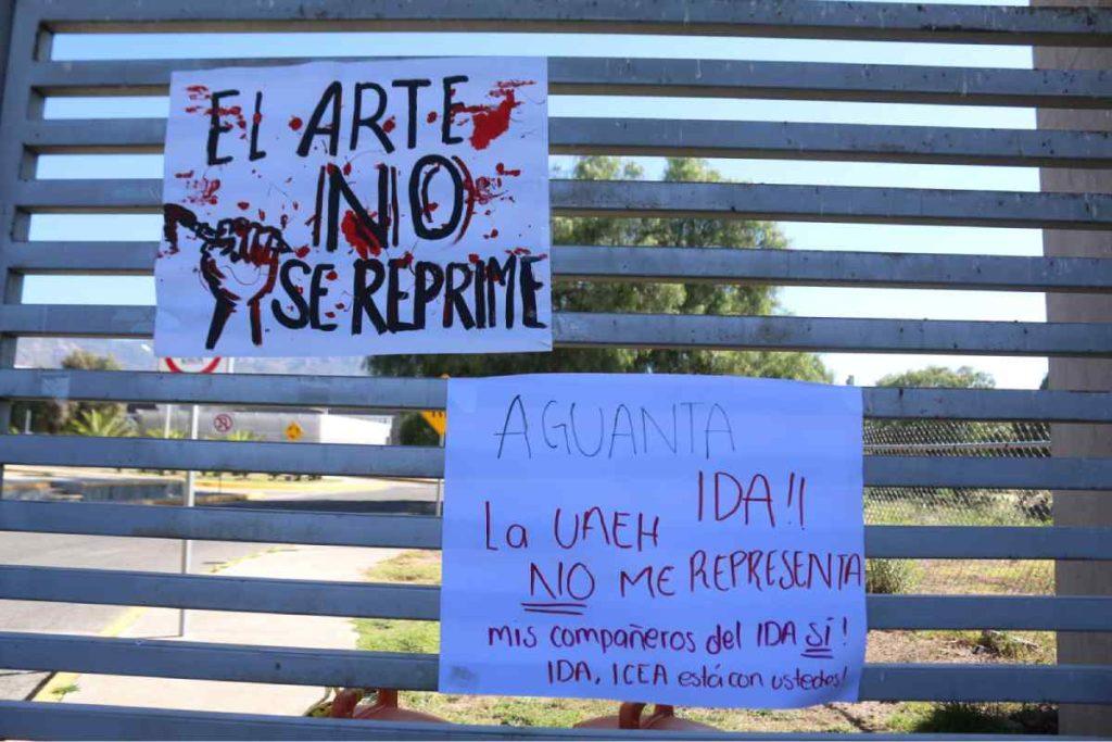 Estudiantes de Artes de la UAEH piden mediación del gobernador de Hidalgo; exigen renuncia de rector