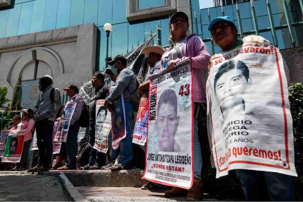 “El gobierno no respondió nuestra solicitud”: Padres de Ayotzinapa tras reunión con gobierno de AMLO