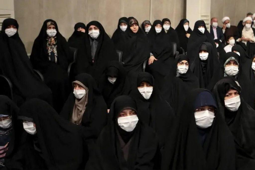 Irán endurece las sanciones contra las mujeres que se niegan a usar velo