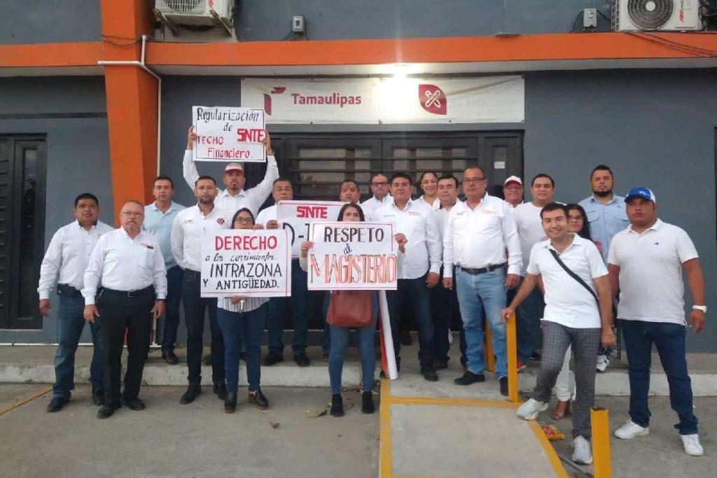 Maestros de Tamaulipas toman oficinas en exigencia de la regularización de pagos