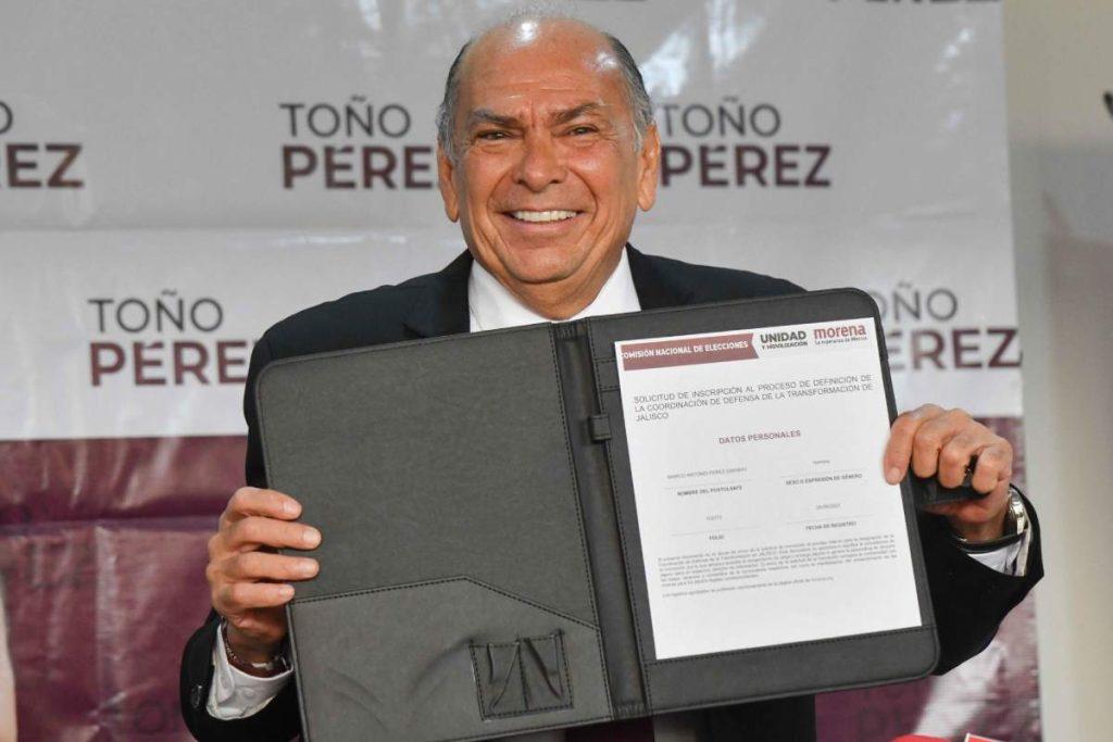 Antonio Pérez, papá del piloto “Checo” Pérez, se registra como aspirante a la gubernatura de Jalisco por Morena