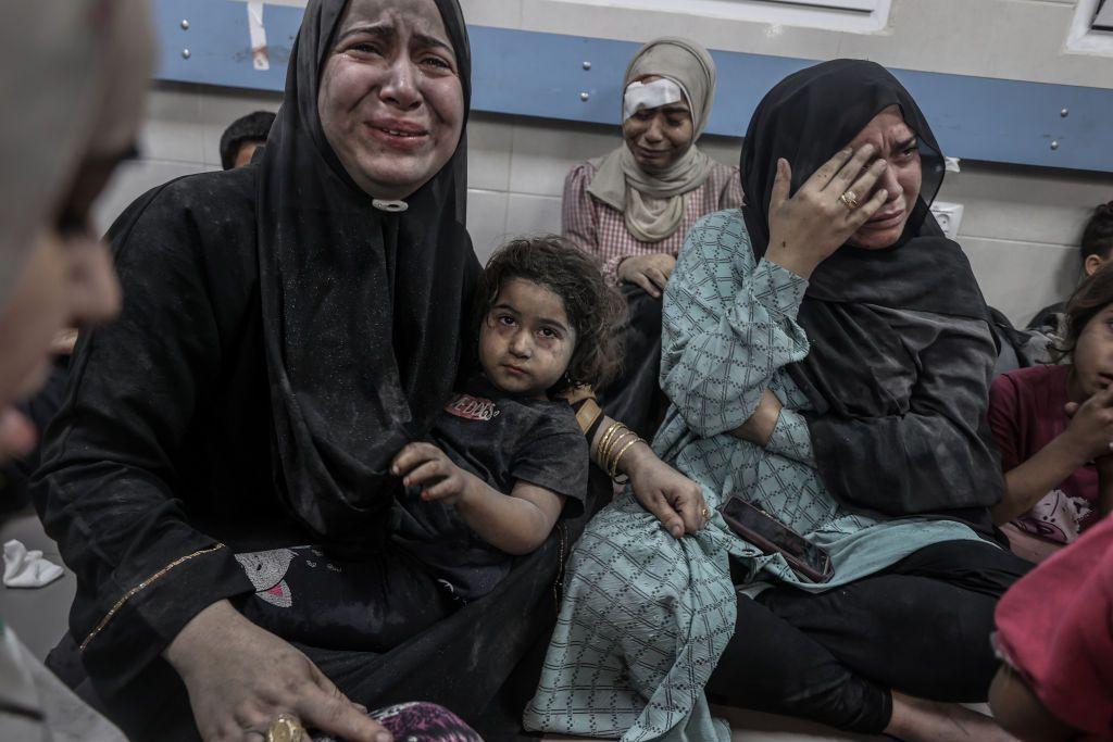 Qué se sabe del ataque a un hospital de Gaza que dejó cientos de muertos y del que se culpan mutuamente israelíes y palestinos