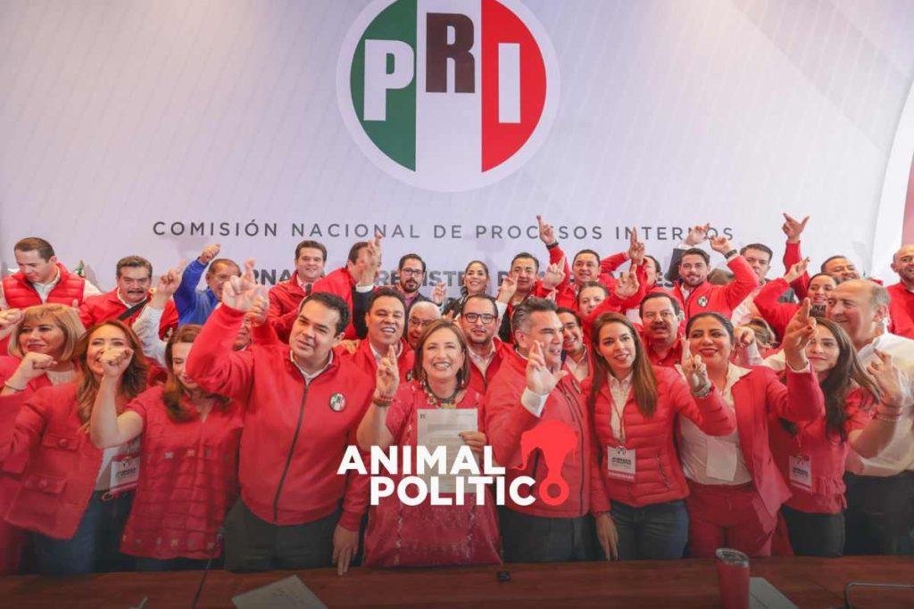 “Quiero un Frente que camine unido”: Xóchitl Gálvez recibe constancias de precandidata del PRI y PRD