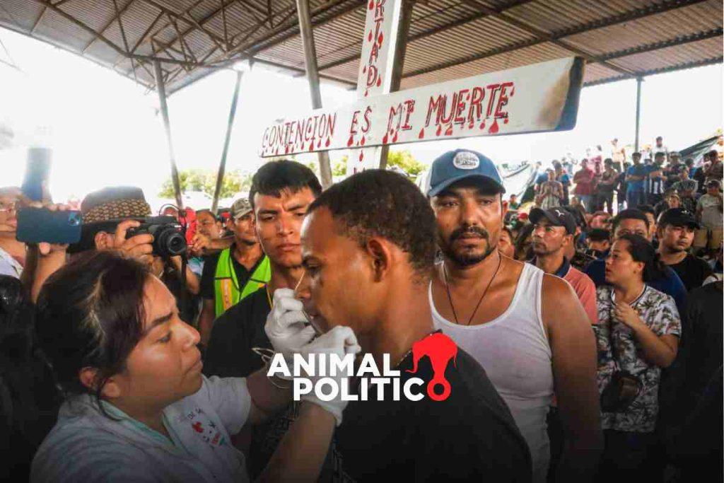  Migrantes en Chiapas exigen libre tránsito para llegar a EU, se suturan los labios en protesta
